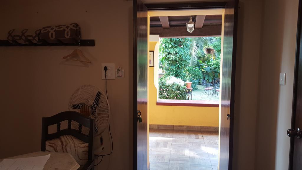 Casa Menezes - A Heritage Goan Homestay Bambolim Phòng bức ảnh