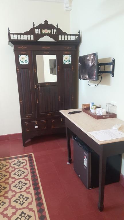 Casa Menezes - A Heritage Goan Homestay Bambolim Phòng bức ảnh