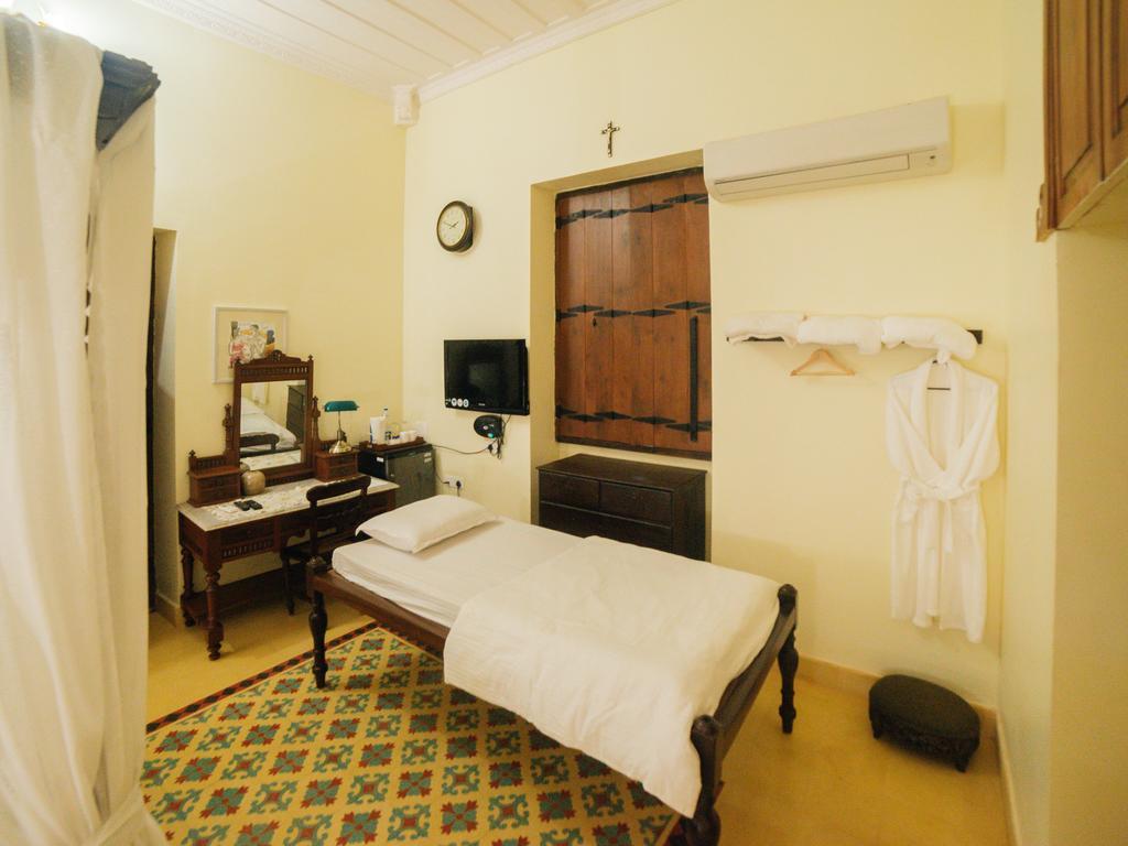Casa Menezes - A Heritage Goan Homestay Bambolim Ngoại thất bức ảnh