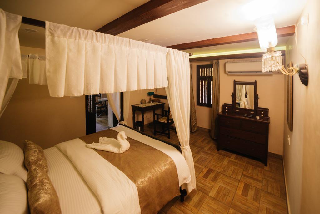 Casa Menezes - A Heritage Goan Homestay Bambolim Ngoại thất bức ảnh