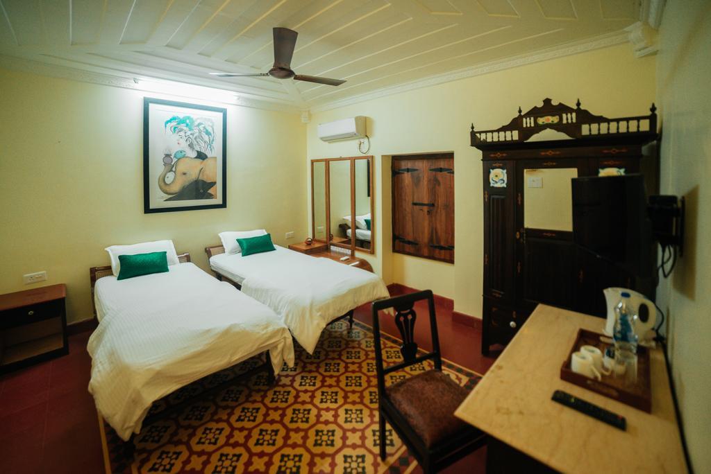Casa Menezes - A Heritage Goan Homestay Bambolim Ngoại thất bức ảnh